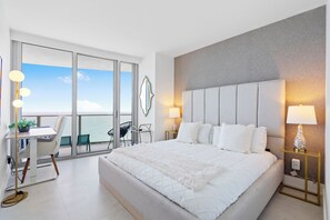 2 chambres, coffres-forts dans les chambres, bureau