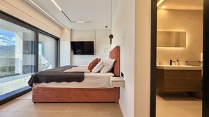 5 bedrooms, iron/ironing board, free WiFi, bed sheets