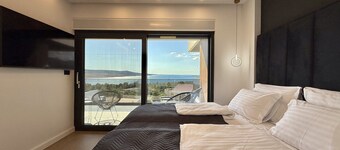 Lux Villa Serene with heated pool