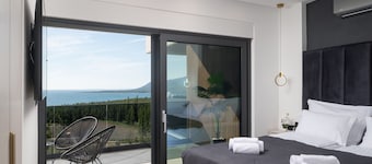 Lux Villa Serene with heated pool