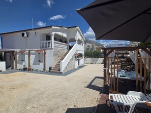 Property grounds - Apartment Didovi Dvori 1 with jacuzzi (Ražanac)