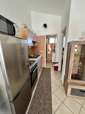 Fridge, microwave, oven, cookware/dishes/utensils - Apartment Didovi Dvori 1 with jacuzzi (Ražanac)