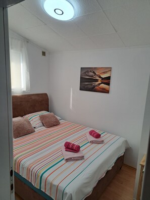 Free WiFi, bed sheets