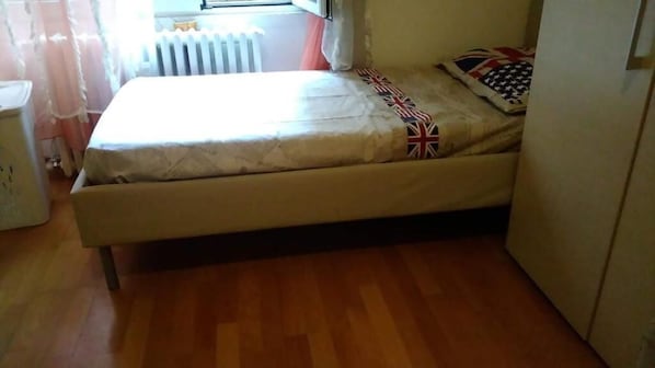 Economy Room, Balcony