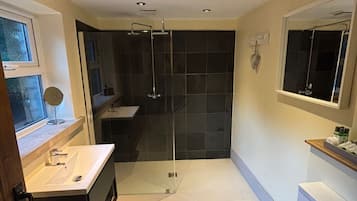 Bruser, hårtørrer, håndklæder, Sæbe