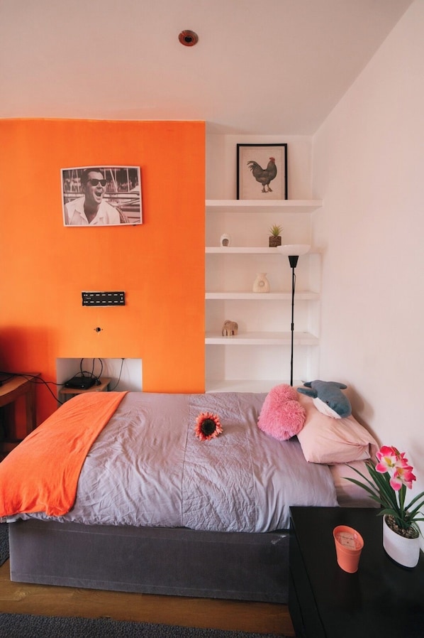3 bedrooms, iron/ironing board, bed sheets