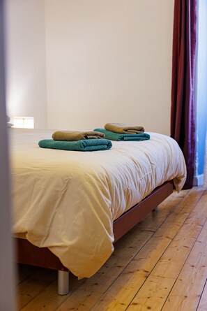 2 chambres, fer et planche à repasser, Wi-Fi gratuit, draps fournis