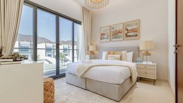4 bedrooms, iron/ironing board, free WiFi, bed sheets