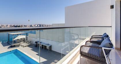 Pool and Sea Views 3BR+Assistant's Room Villa with Beach Access and BBQ Facility