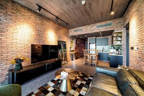 Apartment, Balcony, City View | Living room