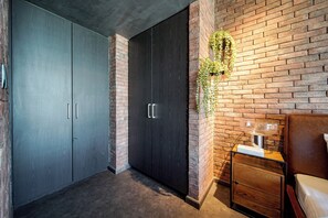 Appartement, balcon, vue ville | Armoire