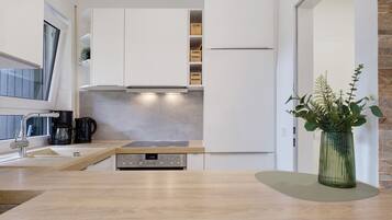 Køleskab, ovn, kogeplade, opvaskemaskine