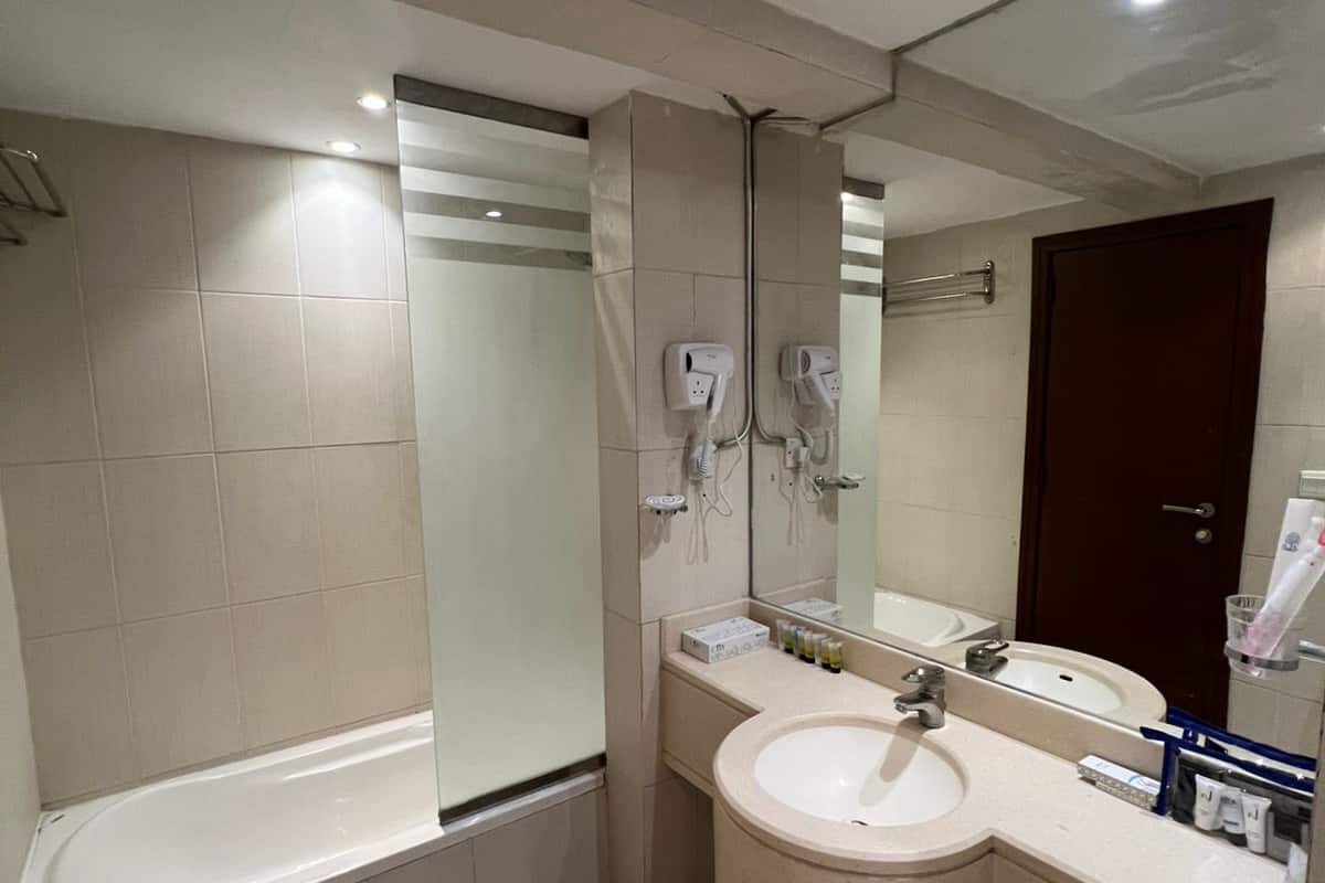 Basic Room | Bathroom