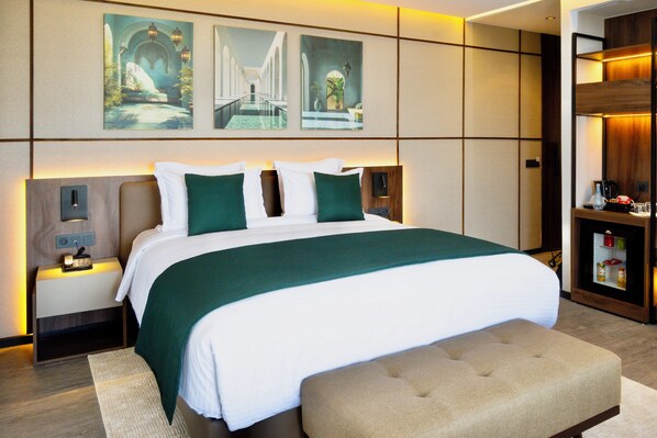 Classic Suite, Balcony | In-room safe, blackout drapes, soundproofing, iron/ironing board