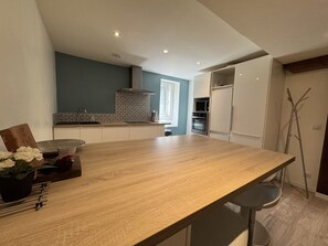 Unclassified image, 5 of 10, button