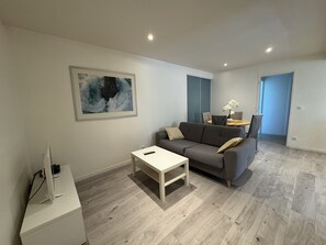 Unclassified image, 3 of 10, button