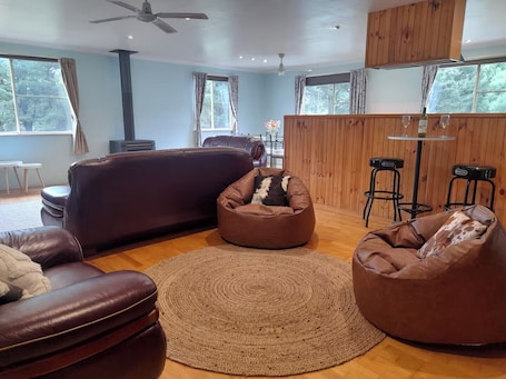Interior. Yellowstone | quiet country farmhouse | fast internet