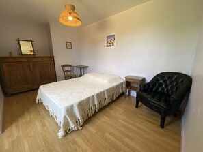 4 Schlafzimmer, Bügeleisen/Bügelbrett, Bettwäsche