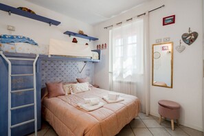 2 bedrooms, iron/ironing board, travel cot - GuestHost - Cozy Pool Apartment La Spezia (La Spezia)