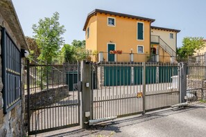 Exterior - GuestHost - Cozy Pool Apartment La Spezia (La Spezia)