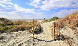 House - Cosy Character Cottage by the Sea (Chichester)