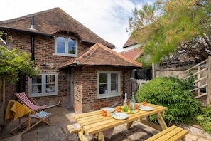 House - Cosy Character Cottage by the Sea (Chichester)
