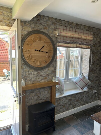 Charming 5-Bedroom Guesthouse in a Peaceful Location Near Northampton Centre