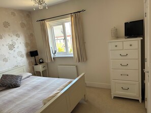 5 slaapkamers, een strijkplank/strijkijzer, wifi, beddengoed