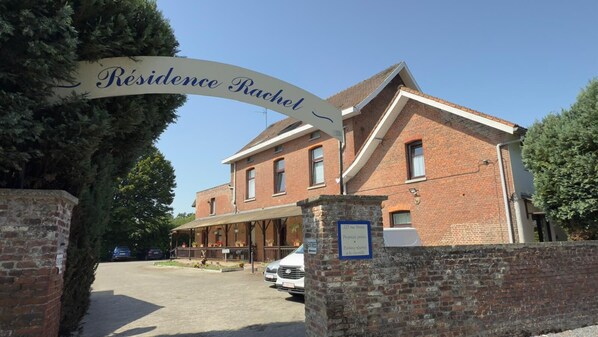 Esterni