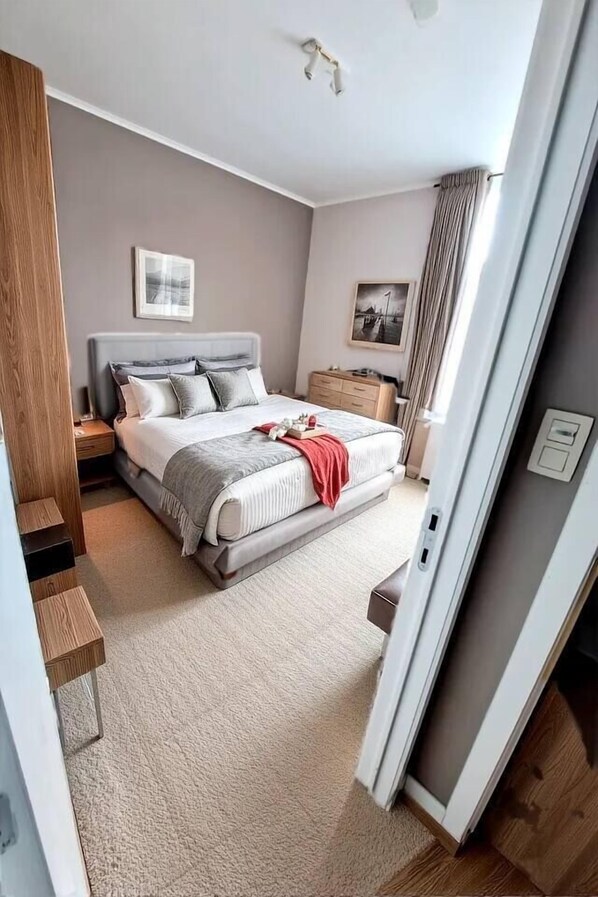 1 bedroom, travel crib, WiFi