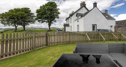 Dunallan Farm: Cottage with Optional Hot Tub & Stunning Views