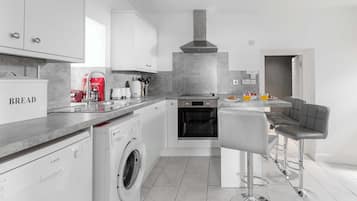 Fridge, microwave, oven, dishwasher