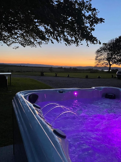 Dunallan Farm: Cottage with Optional Hot Tub & Stunning Views
