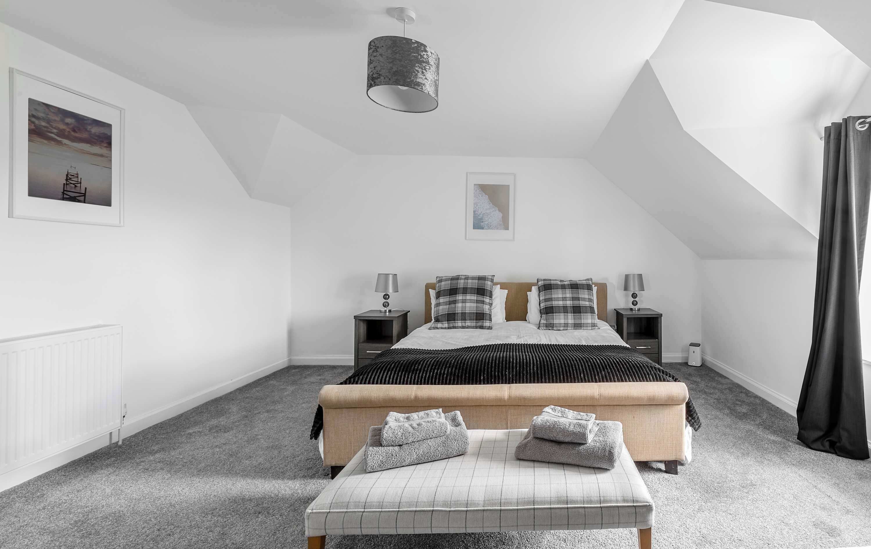 2 habitaciones, tabla de planchar con plancha, cuna de viaje y wifi 