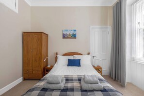 Unclassified image, 2 of 12, button