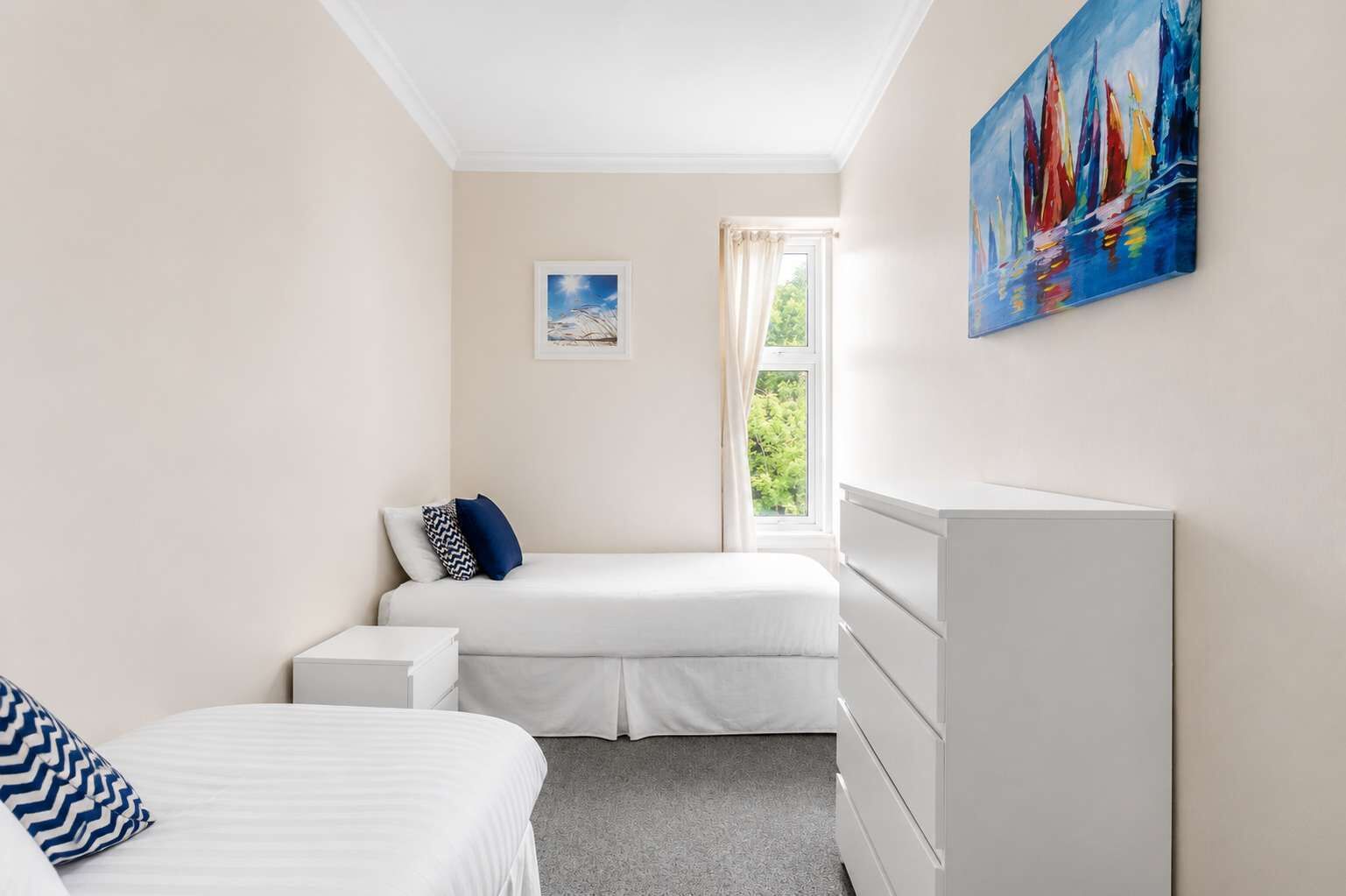 2 bedrooms, iron/ironing board, WiFi