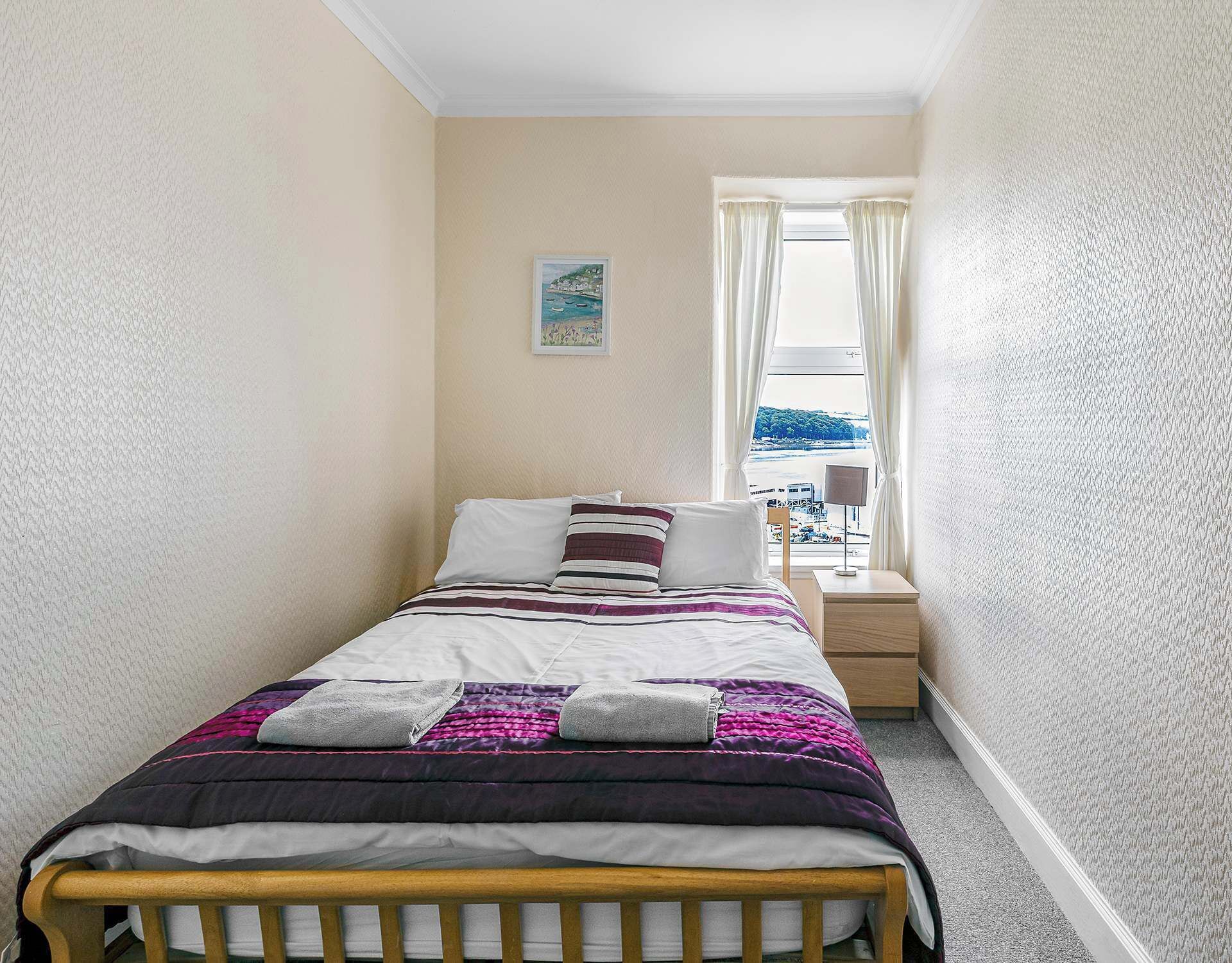 2 bedrooms, iron/ironing board, WiFi