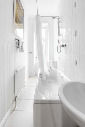 Douche, sèche-cheveux