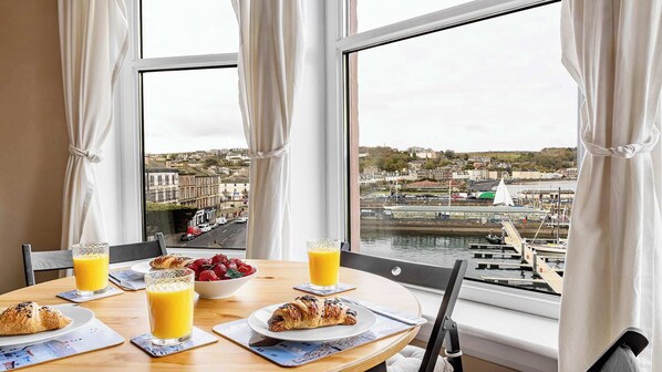 تناول الطعام