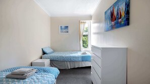 2 عدّة غرف نوم ومكواة/لوح كي وواي فاي