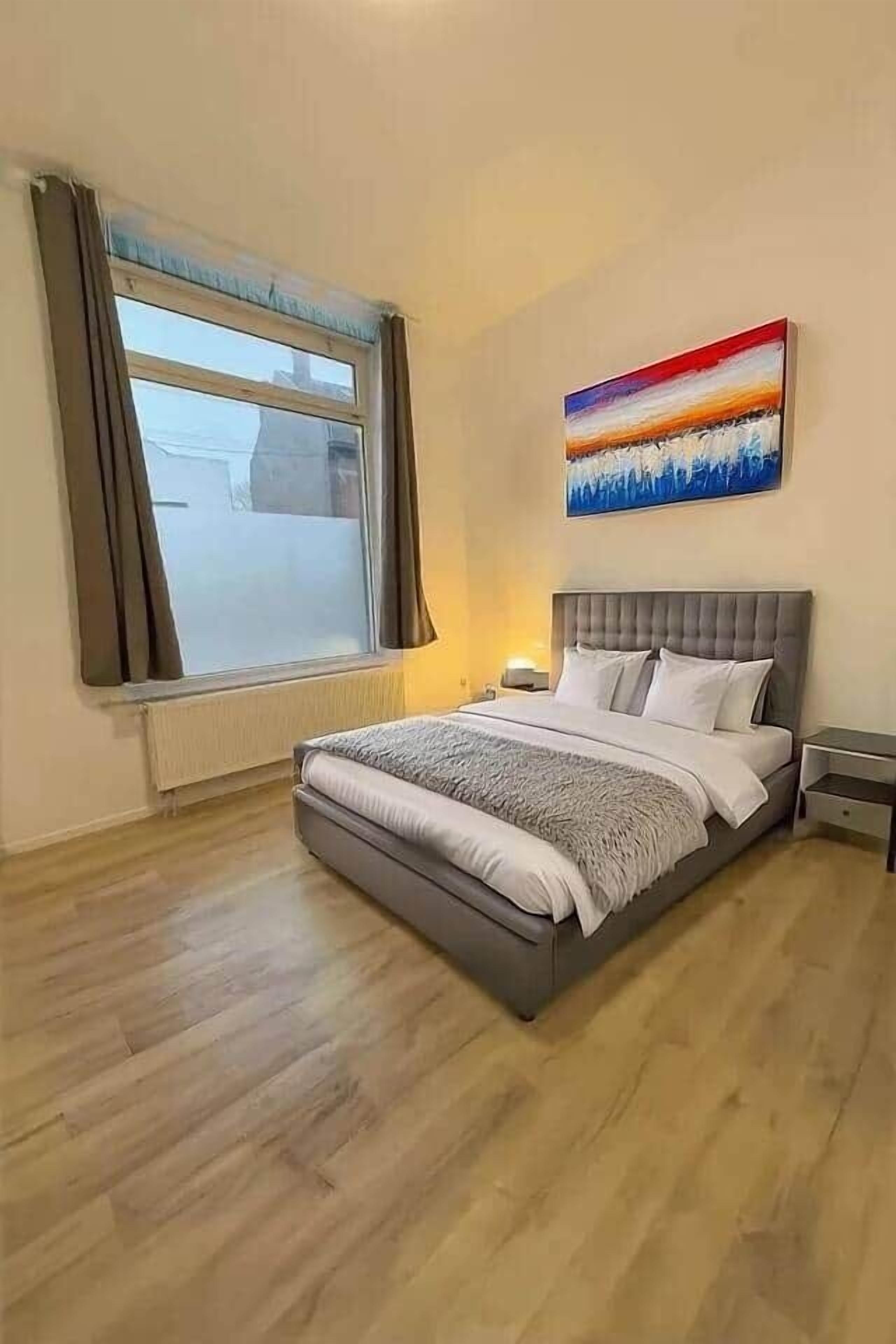 1 slaapkamer, een strijkplank/strijkijzer, wifi, beddengoed