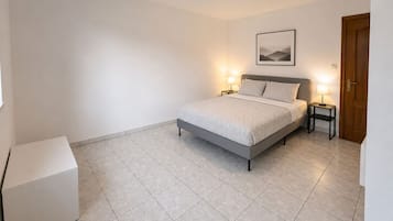 4 slaapkamers, een strijkplank/strijkijzer, wifi, beddengoed