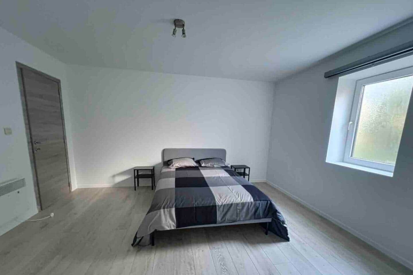 4 slaapkamers, een strijkplank/strijkijzer, reisbedje, wifi