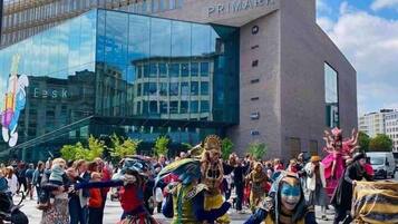 A modern building with a glass facade and a sign that reads 'RiverGauche PRIMARK.'