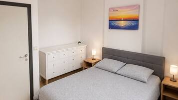 2 slaapkamers, een strijkplank/strijkijzer, wifi, beddengoed