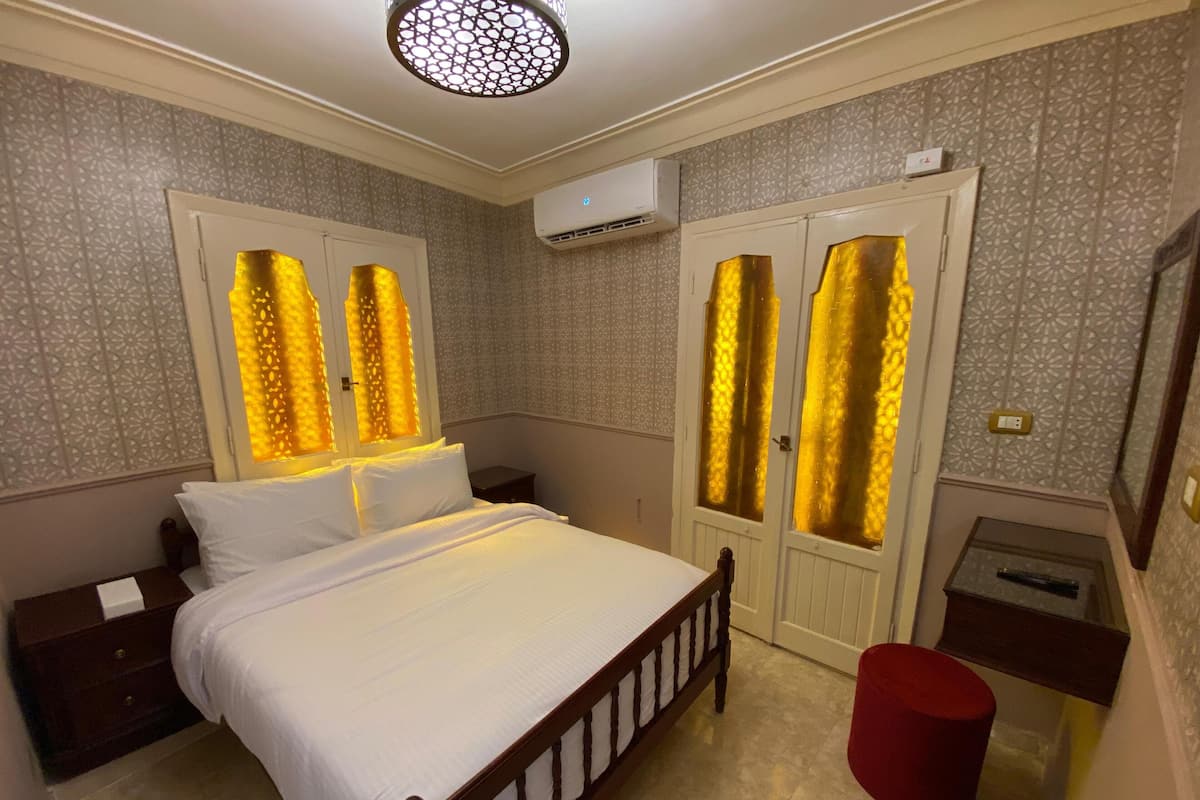 Minibar, WiFi (free)
