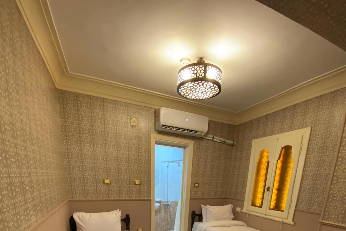 Minibar, WiFi (free)