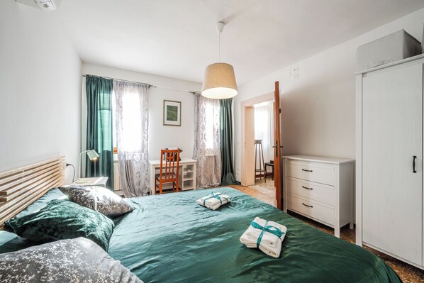3 habitaciones, tabla de planchar con plancha y wifi gratis 