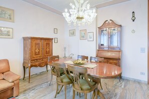 Dining - Queen Home Gabrielle (Mestre)