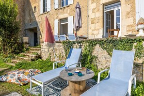 Outdoor dining - Gîte du Val d’Egray – Charming House with Garden in Champdeniers (Champdeniers)